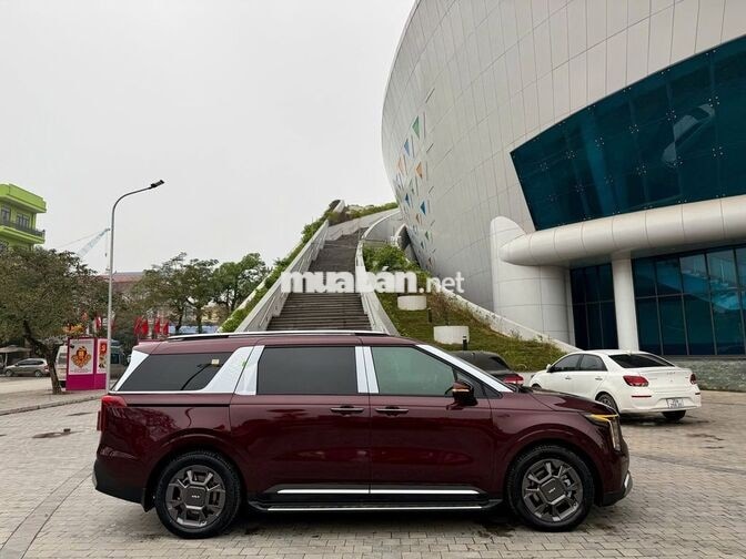 KIA Carnival 2025 2.2D Signature 7 chỗ Đỏ, Xanh