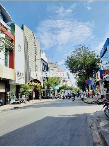 Cho thuê nhà hẻm xa hơi Sư Vạn Hạnh, P13, Quận 10. Nhà 4 tầng .