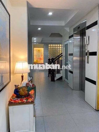Nhà mặt tiền hà huy giáp dưới chân cầu ngã tư ga có cầu thang máy
