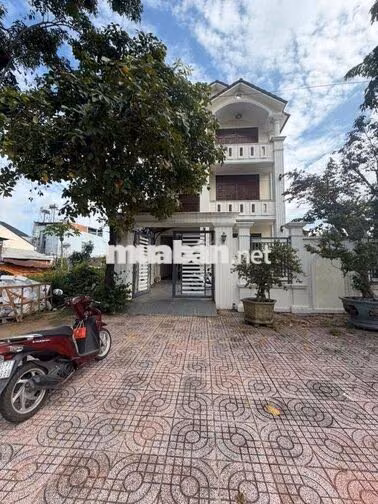 Cho thuê biệt thự, mặt tiền ngay nhà khách tỉnh Bình Phước
