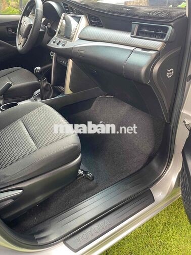 cần bán 1 xe innova 2018 xe chất zin
