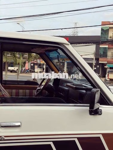 Nissan Patrol Trắng
