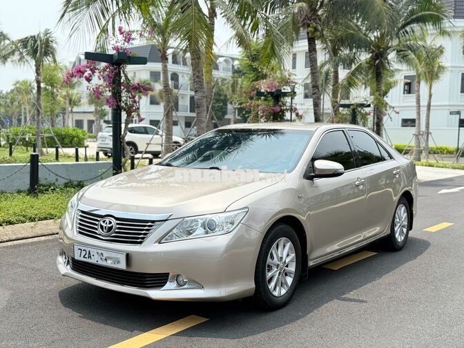 Toyota Camry 2.0E AT 2013 Vàng cát