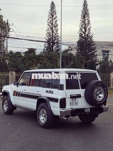 Nissan Patrol Trắng
