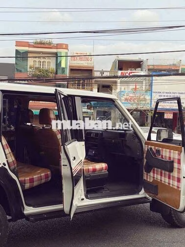 Nissan Patrol Trắng