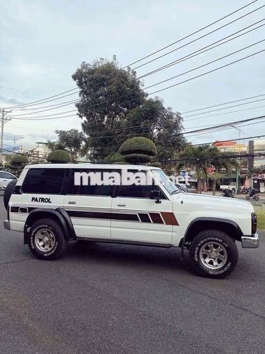 Nissan Patrol Trắng