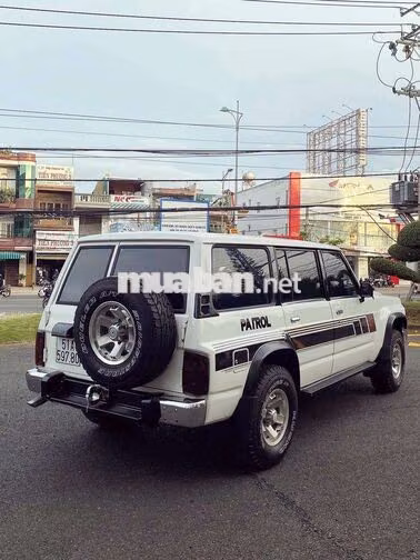 Nissan Patrol Trắng