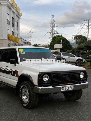 Nissan Patrol Trắng