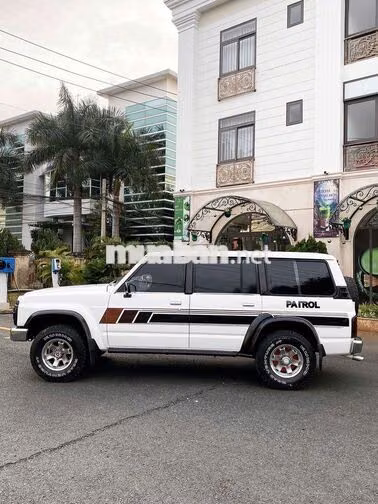 Nissan Patrol Trắng