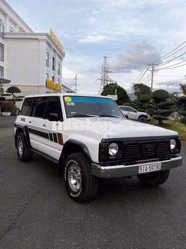Nissan Patrol Trắng