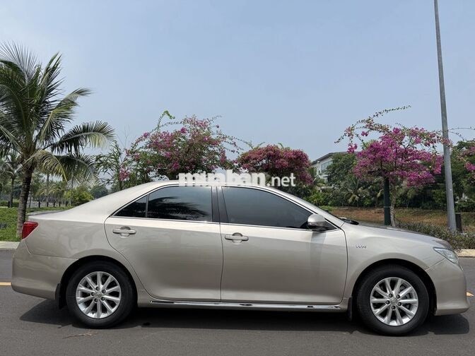 Toyota Camry 2.0E AT 2013 Vàng cát