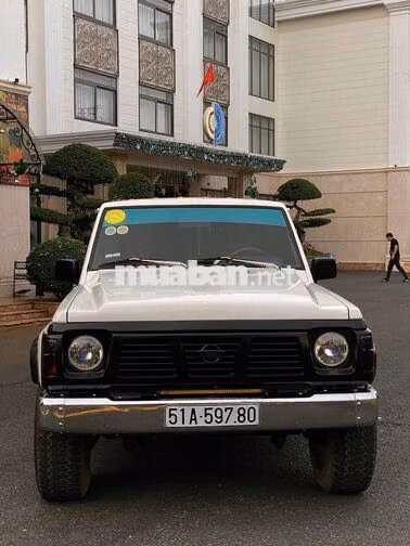 Nissan Patrol Trắng
