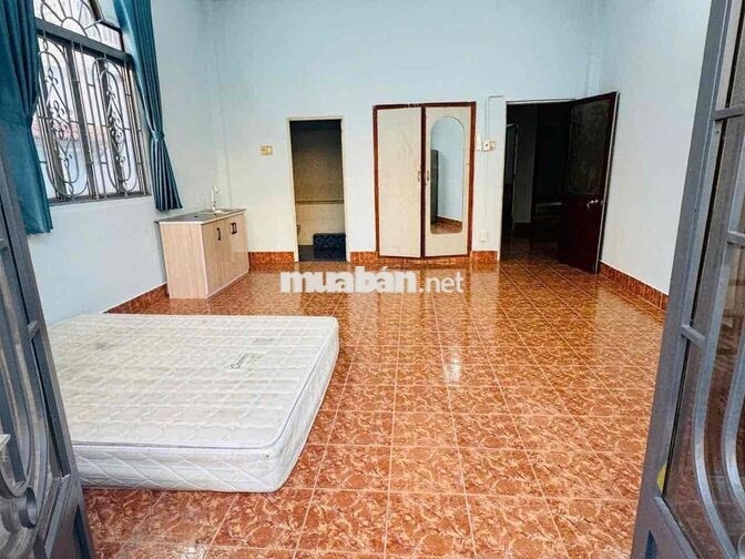 BAN CÔNG NGUYỄN VĂN ĐẬU SIÊU RỘNG THOÁNG MÁT Ở ĐC 3-4 NGƯỜI THỎA MÁI