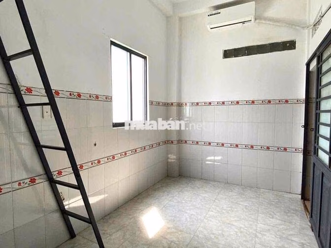 Cho Thuê Phòng Gác Cửa Sổ Trời Mới Tinh Gần Luỹ Bán Bích - ĐH Văn Hiến