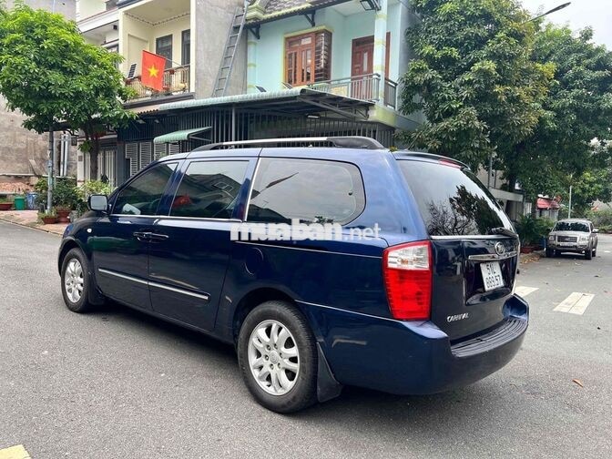 Kia Carnival Van 5 chỗ Dầu Số Sàn Hàng Độc
