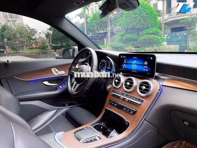 Mercedes GLC200 4Matic 2022 Trắng cực đẹp giá tốt