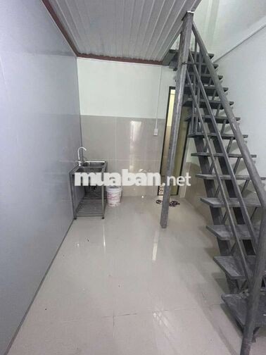 Cho thuê nhà 2 phòng ngủ gần ngã tư Ga