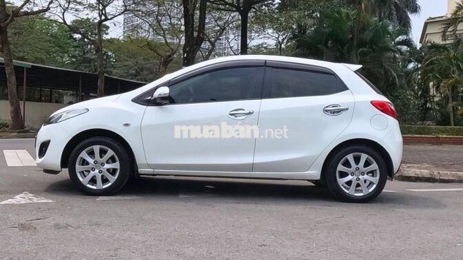 Cần bán xe Mazda 2 Hatchback 2012, At, màu trắng.