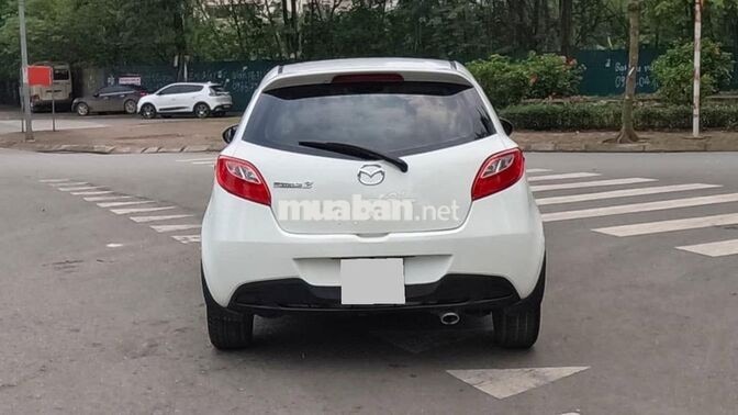 Cần bán xe Mazda 2 Hatchback 2012, At, màu trắng.