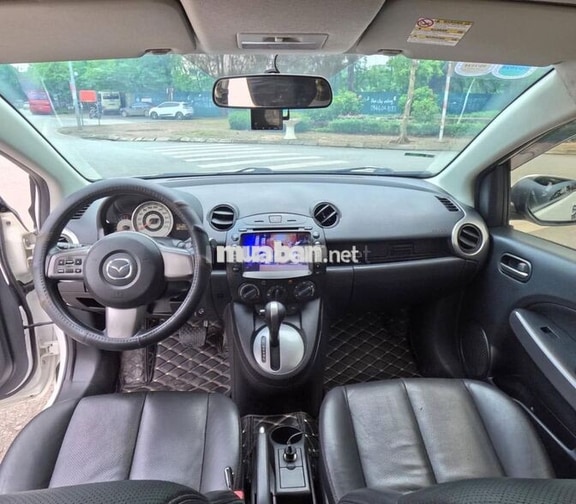Cần bán xe Mazda 2 Hatchback 2012, At, màu trắng.