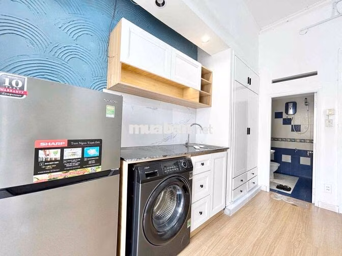 Studio - Ban công, máy giặt riêng, tủ full trần, diện tích rộng