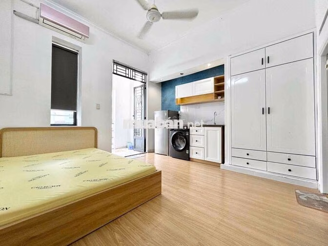 Studio - Ban công, máy giặt riêng, tủ full trần, diện tích rộng