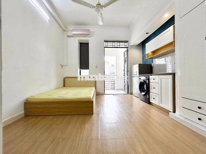 Studio - Ban công, máy giặt riêng, tủ full trần, diện tích rộng
