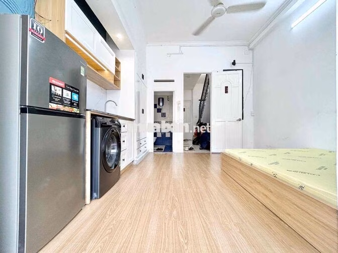 Studio - Ban công, máy giặt riêng, tủ full trần, diện tích rộng