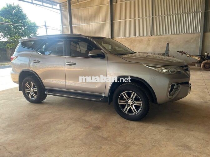 Toyota Fortuner 2017 Máy dầu Số sàn Bạc