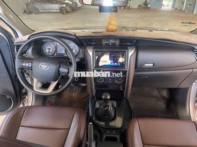 Toyota Fortuner 2017 Máy dầu Số sàn Bạc