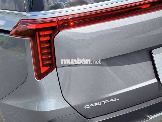Kia Carnival Dầu