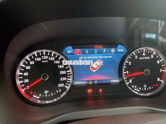 Vinfast Lux A Base Đen 37000 km
