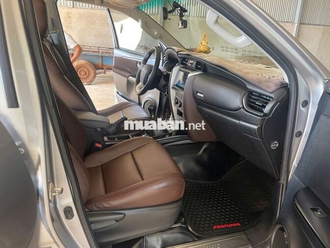 Toyota Fortuner 2017 Máy dầu Số sàn Bạc
