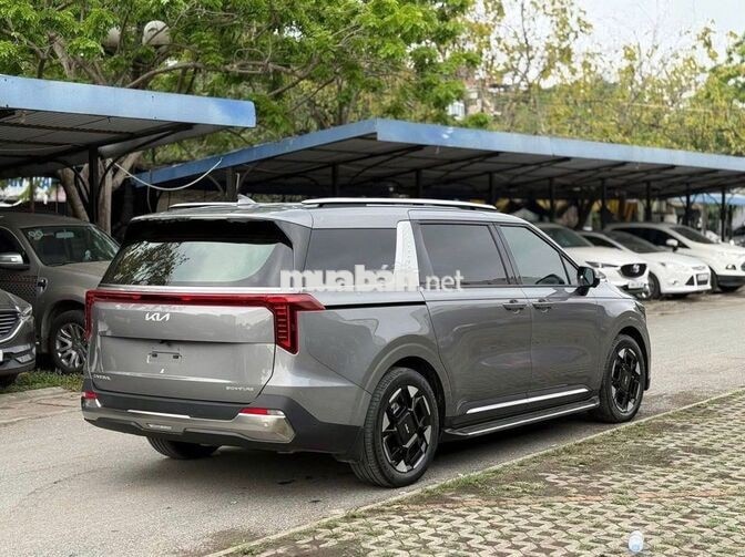 Kia Carnival Dầu