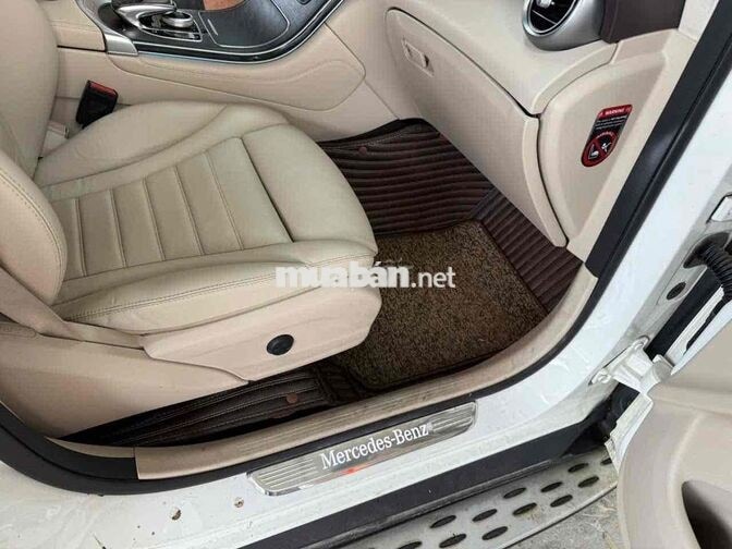 Mercedes Benz GLC 2019 300 4Matic - 95000 km