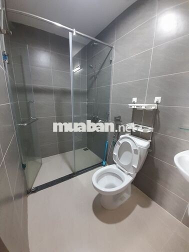 Cho thuê Green River dt72m2/ 2PN giá 9tr7 có 2 máy lạnh, 2 máy nóng. 