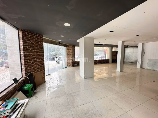 ho thuê Văn phòng toà 11C Cát Linh, Hà Nội DT:  45 - 55 - 60 - 220m2.