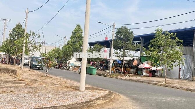 Nền Hưng Phát Mái Dầm hàng hiếm giá rẻ nhất