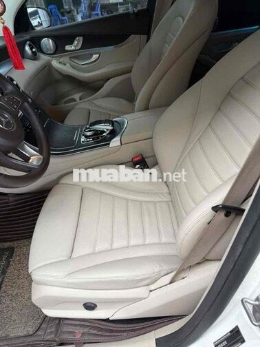 Mercedes Benz GLC 2019 300 4Matic - 95000 km
