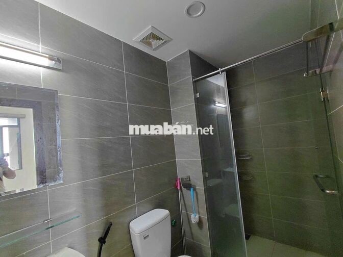 Cho thuê Green River dt72m2/ 2PN giá 9tr7 có 2 máy lạnh, 2 máy nóng. 