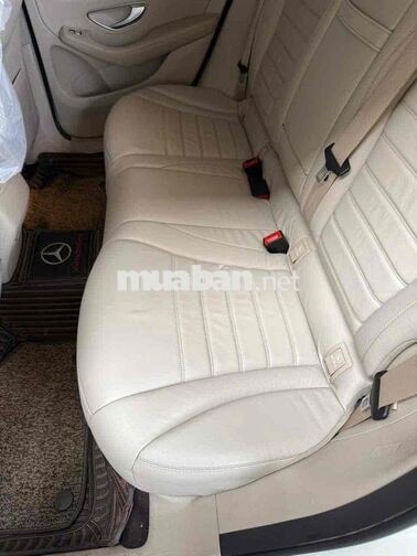 Mercedes Benz GLC 2019 300 4Matic - 95000 km