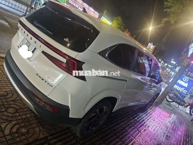 Hyundai Custin Đặc biệt 2.0 Tubo 2024 Trắng