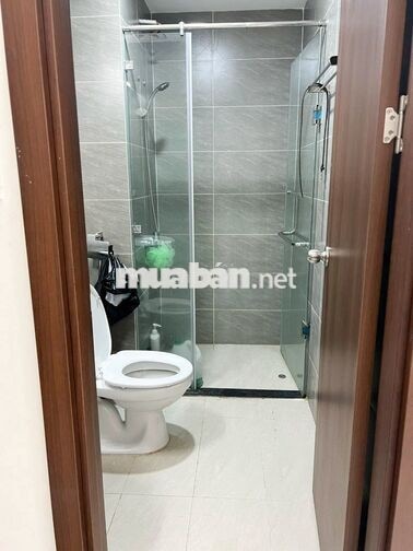 Cho thuê Green River dt72m2/ 2PN giá 9tr7 có 2 máy lạnh, 2 máy nóng. 