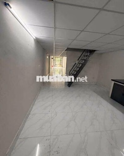 xưởng 4*25. trống suốt có gác lửng 2pn. Q12