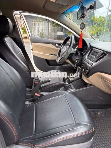 Hyundai Accent Trắng Số sàn Xăng 5 chỗ 2019