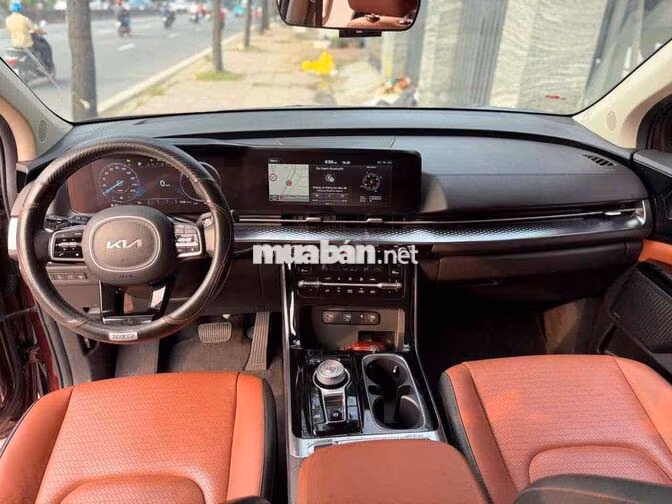 Kia Carnival Signature 2023 lên sàn gỗ