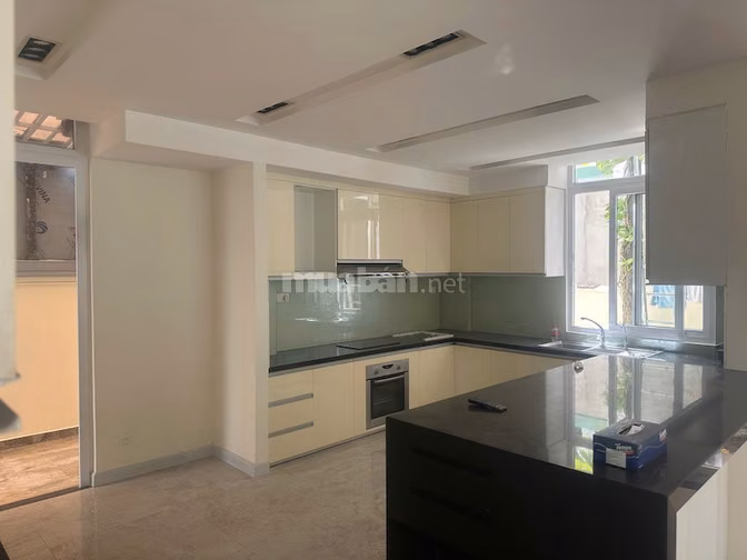 Cho thuê Villa Riviera An Phú, 300m2, 3 tầng, 4PN, sân vườn rộng