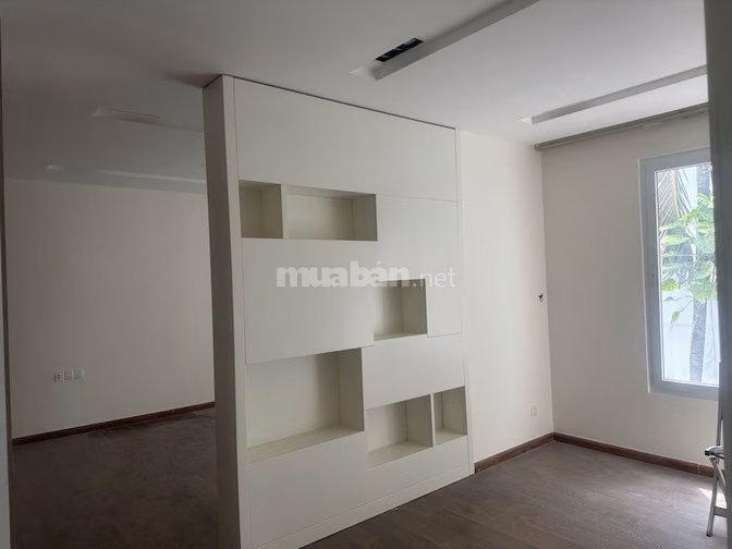 Cho thuê Villa Riviera An Phú, 300m2, 3 tầng, 4PN, sân vườn rộng