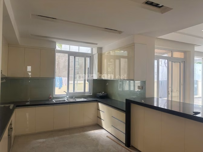 Cho thuê Villa Riviera An Phú, 300m2, 3 tầng, 4PN, sân vườn rộng