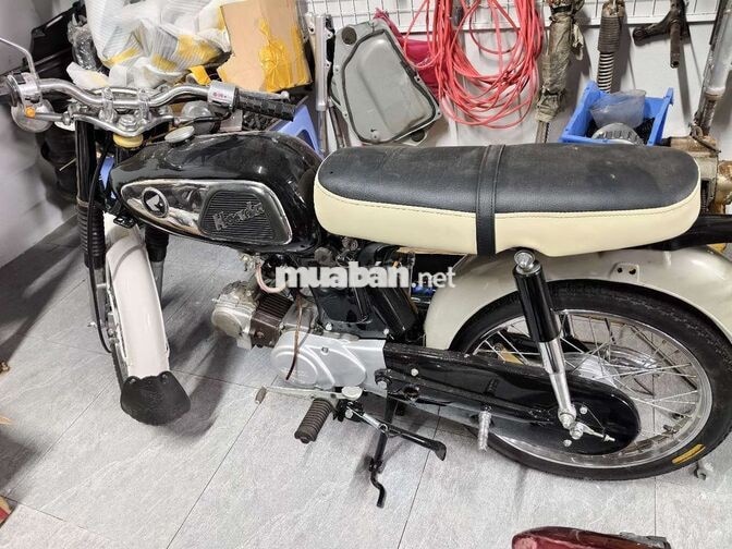 Honda SS50 Đen, Trắng